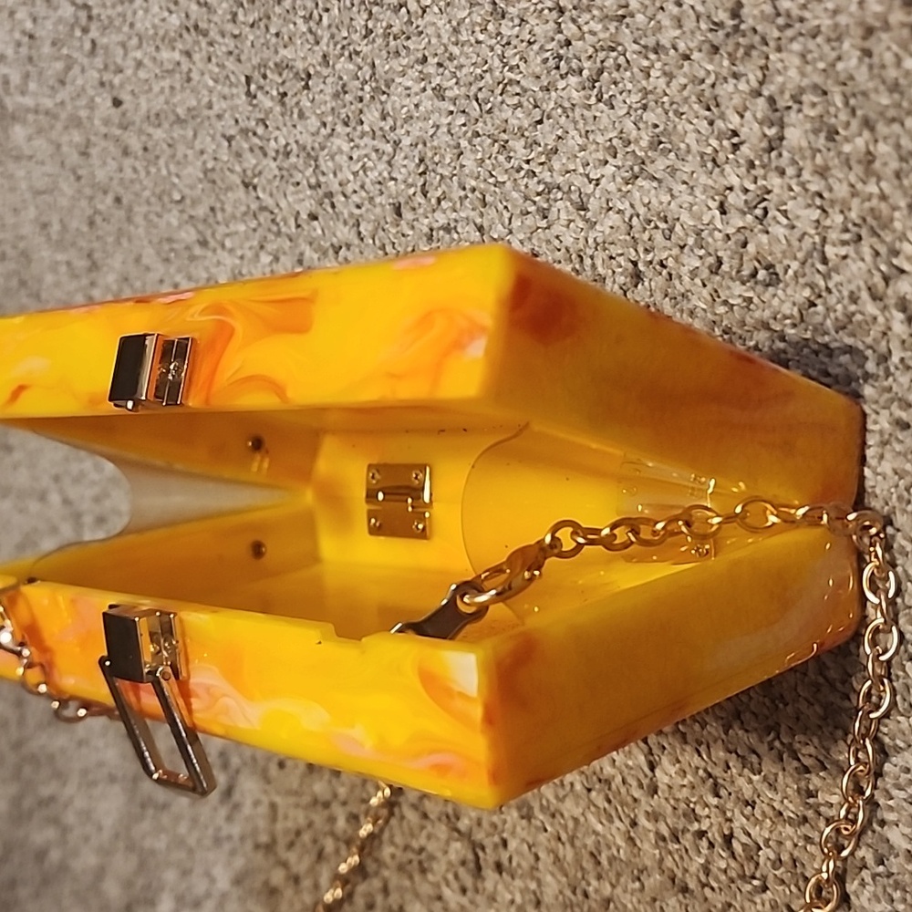 Acrylic Handbag - Picture 4 of 5